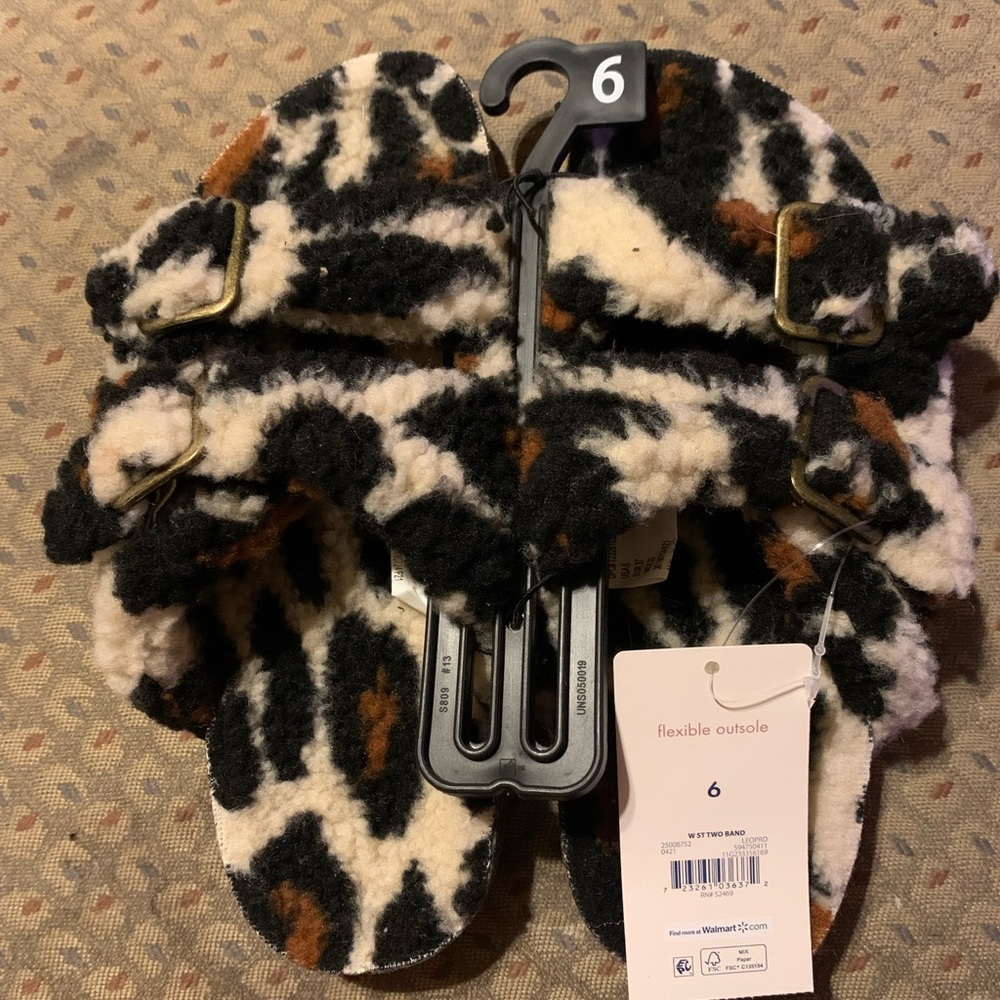 Secret Treasure leapord slippers